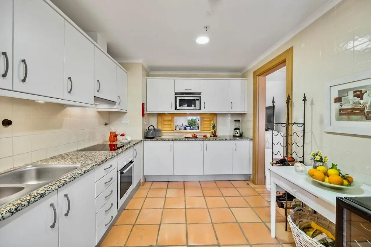 Vila Sol With Pool, Garden & Rooftop Terrace Quarteira 0*,