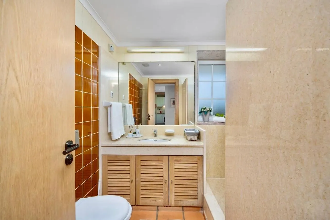 Apartment Vila Sol With Pool, Garden & Rooftop Terrace Quarteira